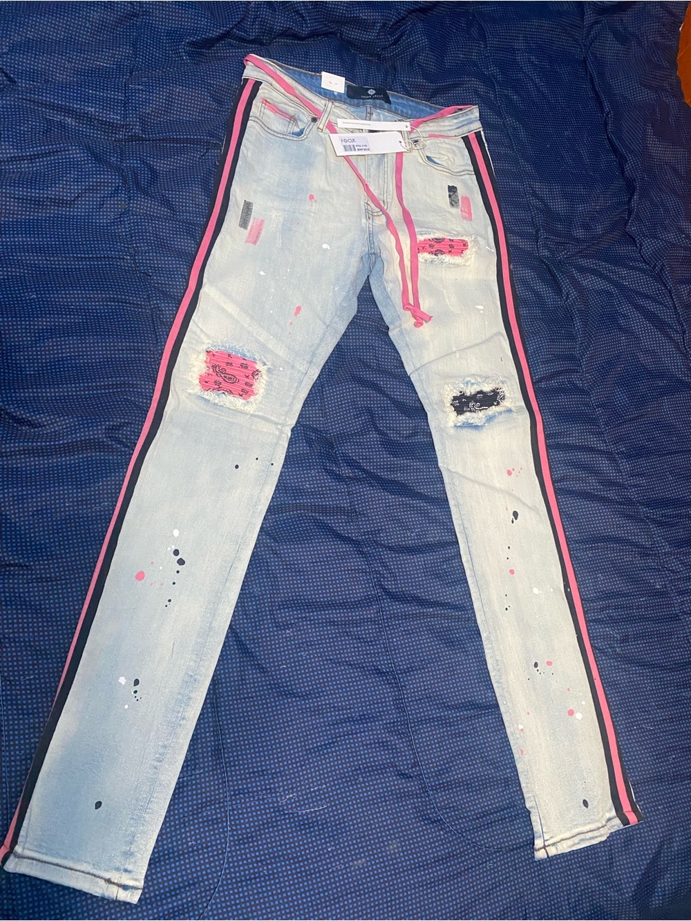 Slim Light-Wash Men’s Skinny Jeans my with Pink Trim